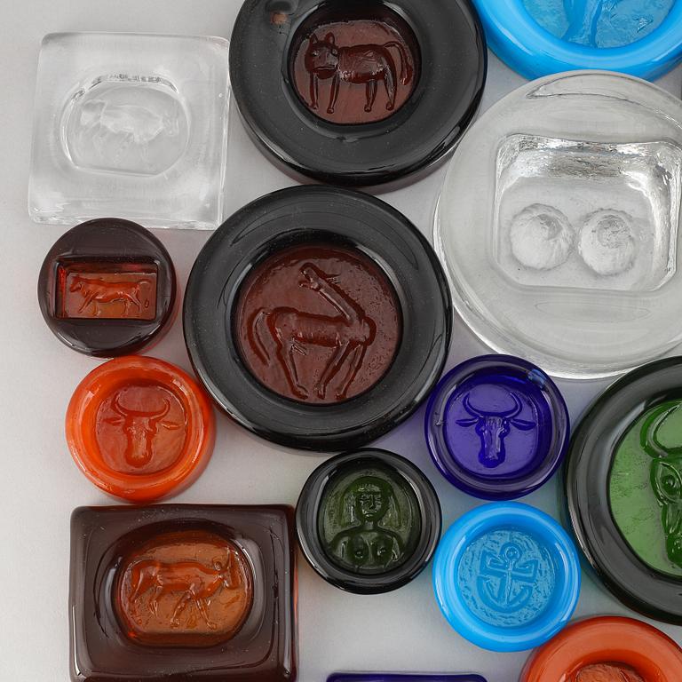 Erik Höglund, 23 glass objects.