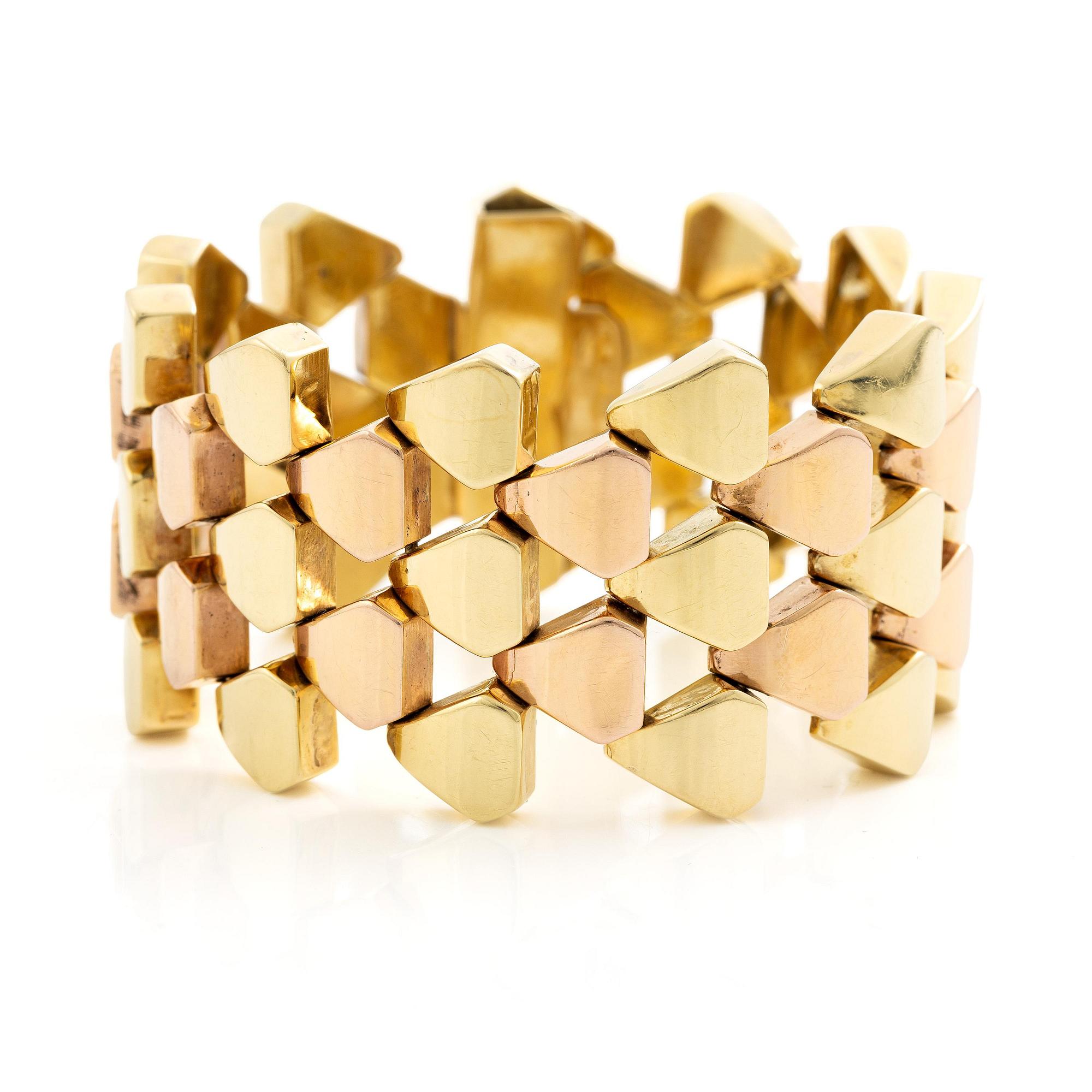A bracelet 14K gold in two colours.
