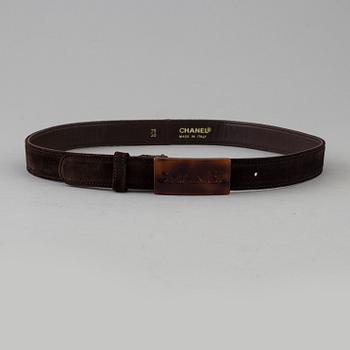 Choklad brown suede belt by Chanel.