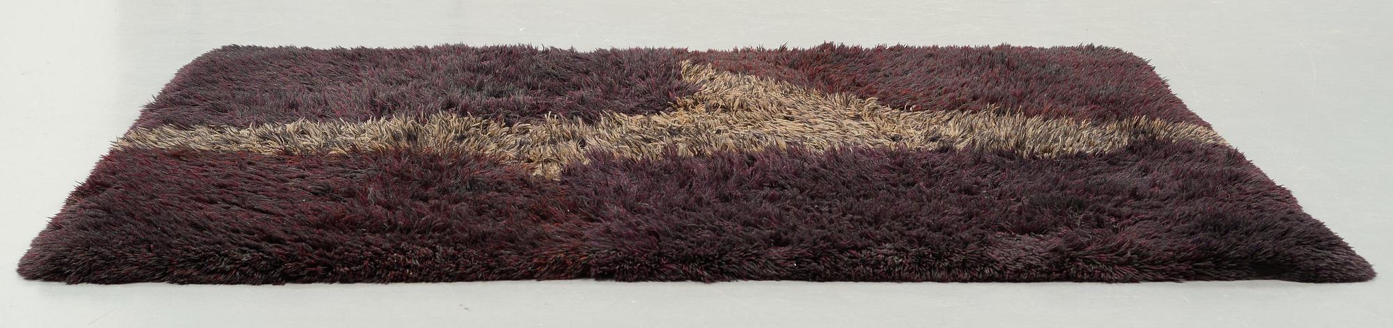 Timo Sarpaneva, A CARPET, "Dömaskär", knotted pile, ca 203,5 x 201,5 cm, designed by Timo Sarpaneva around 1960.