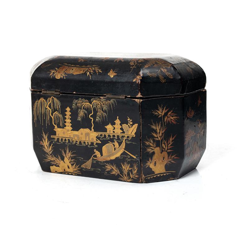 A Chinese laquered wooden box, around 1900.
