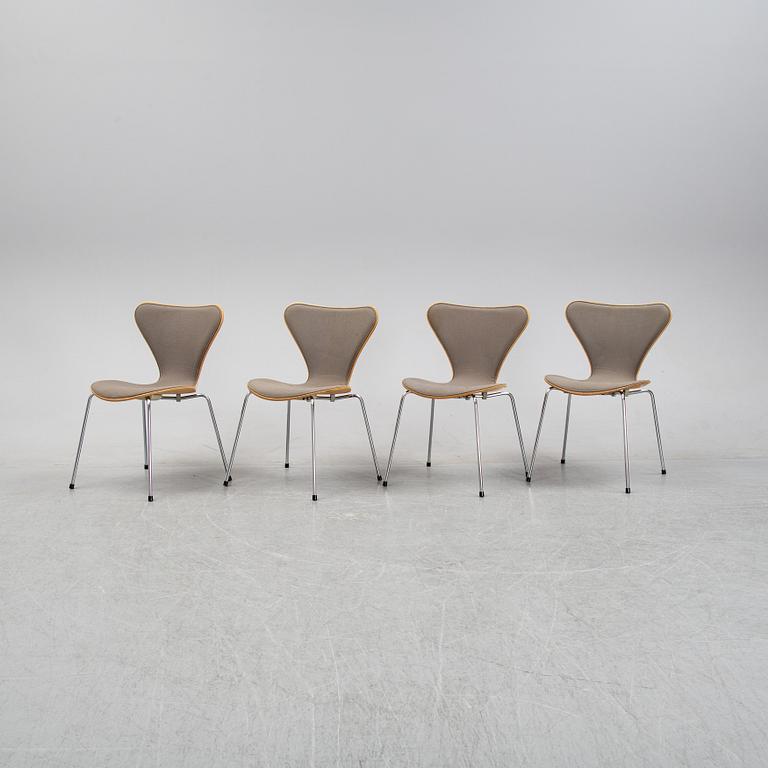 Arne Jacobsen, stolar, 4 st,
”Sjuan” för Fritz Hansen, Danmark, 1990.