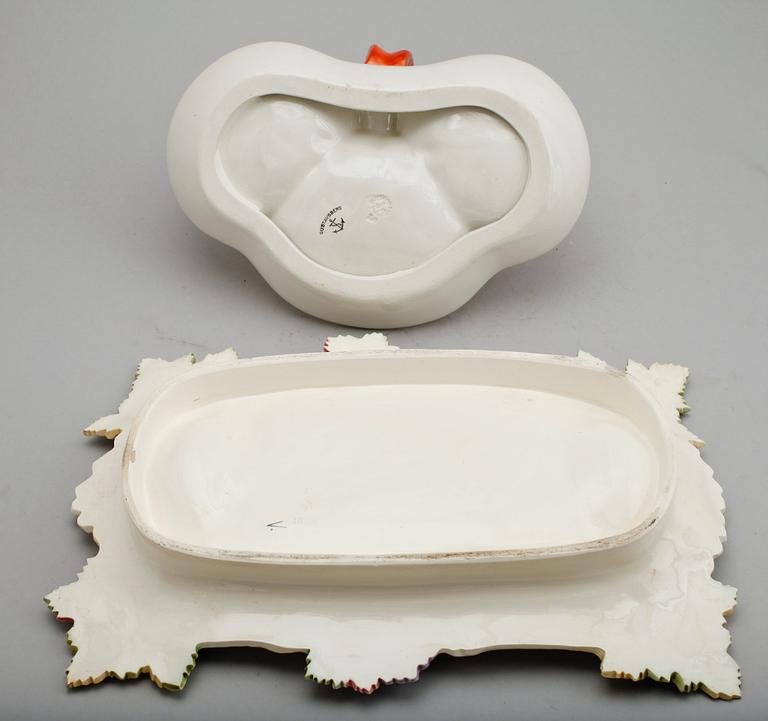 SPARRISFAT, majolika samt NÖTFAT, porslin, Gustavsberg, 1900-talets första hälft.