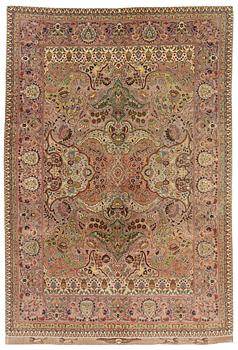 293. A fine Tabriz carpet of 'Polonaise' design, c. 270 x 182 cm.