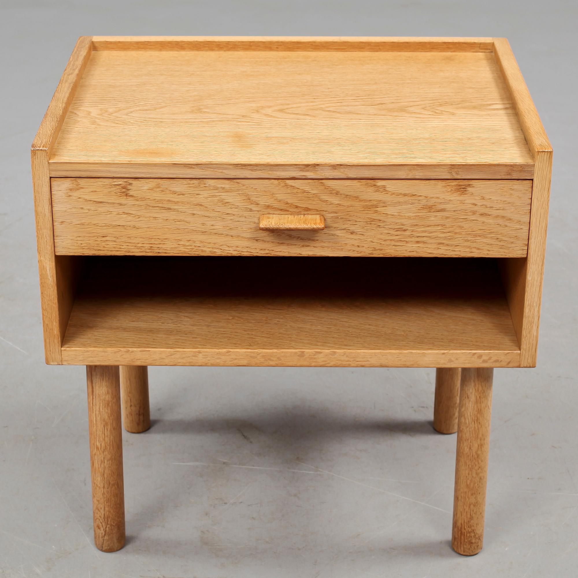 SÄNGBORD, Hans Wegner, Danmark, 1900-talets andra hälft.