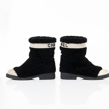 Chanel, "Coco Neige Shearling Boots", storlek 37.