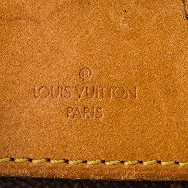 LOUIS VUITTON Deauville Bag.