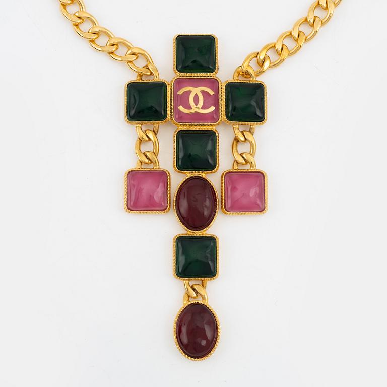 Chanel, a gold tone necklace with coloured glasstones, 2020.