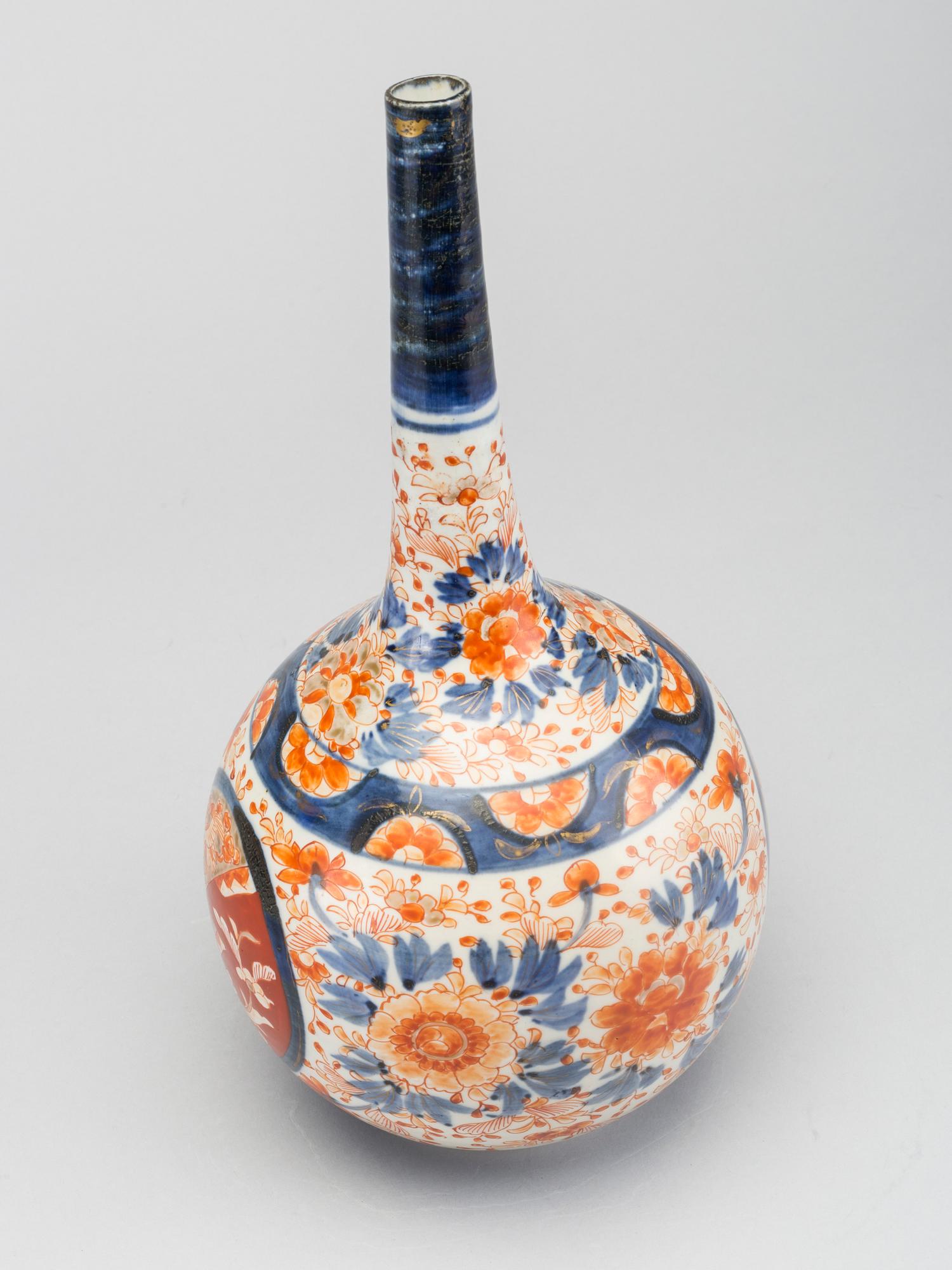 A japanese porcelain 19th century vase.
