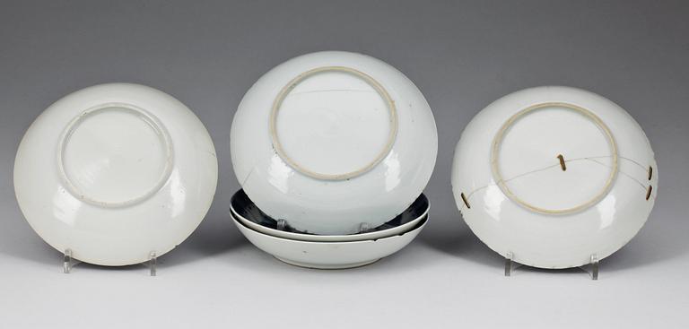 BÄRTALLRIKAR, 5 st, porslin. Qing dynastin. Jiaqing 1796-1820.