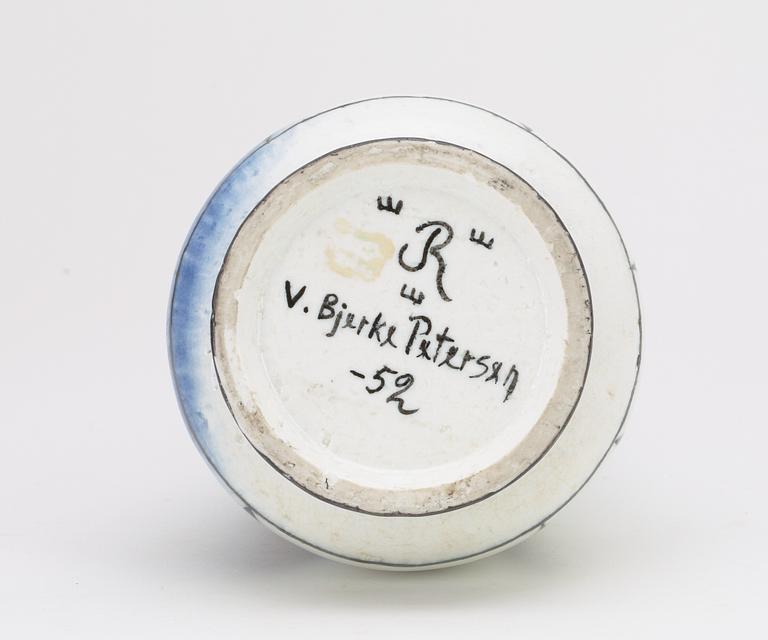 A Vilhelm Bjerke Petersen stoneware vase, Rörstrand 1952.