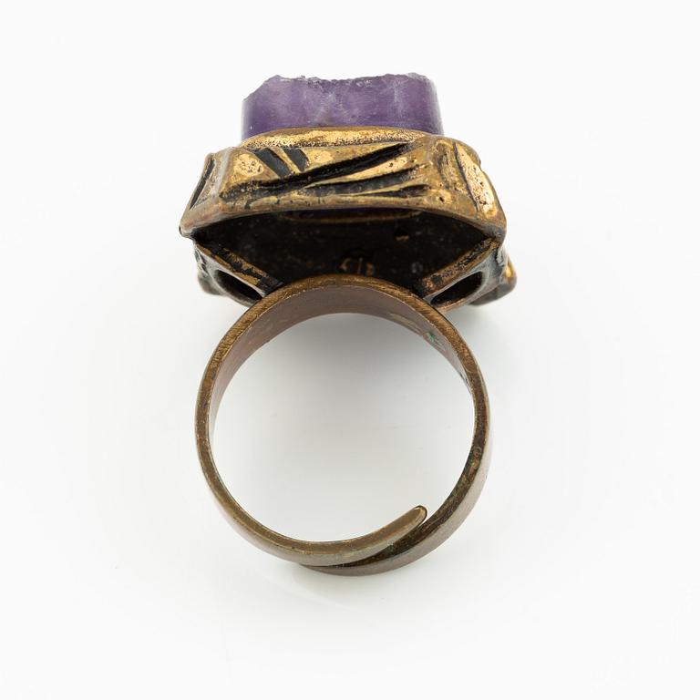 Pentti Sarpaneva, A bracelet, a pair of earrings, a ring, and a pendant, bronze with amethyst, Finland 1960s.