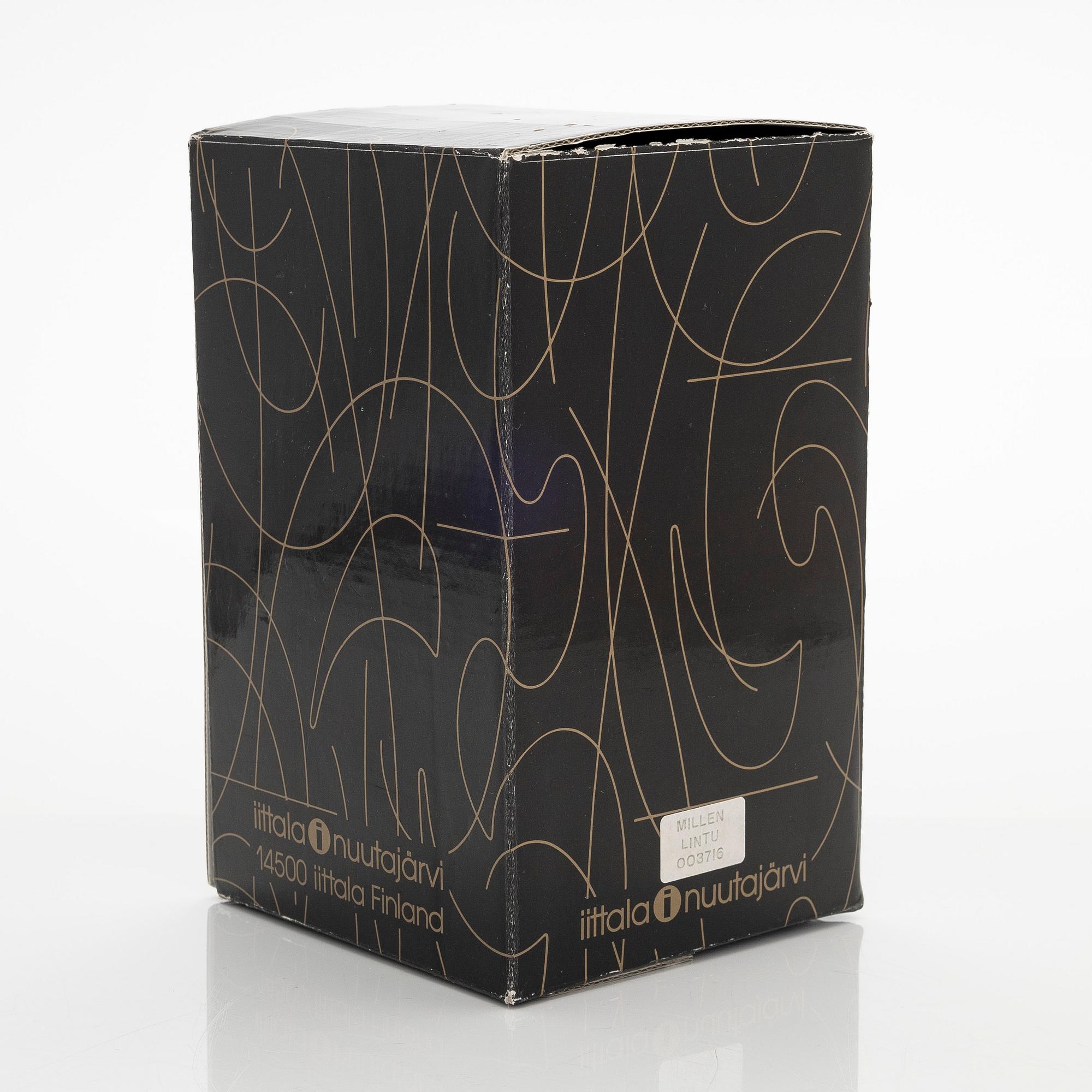 Oiva Toikka, A glass bird, 'Millen'. Signed O. Toikka Nuutajärvi 2000.