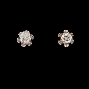 ÖRHÄNGEN, ett par, 18k vitguld med briljantslipade diamanter, totalt ca 0.12 ct, Karana, Helsingborg. Vikt 0,5 g.