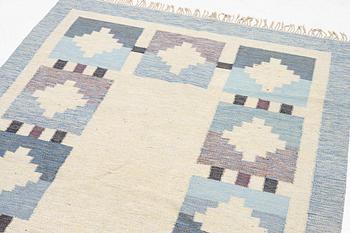 Karin Jönsson, matta, röllakan, signerad JK, ca 306 x 200 cm.