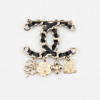 Chanel, brosch, 2017.