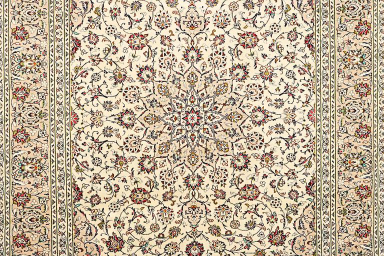 A Keshan carpet, c. 342 x 242 cm.