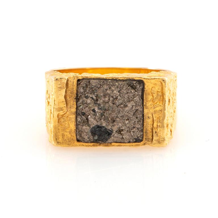Björn Weckström, Ring "Kultakivi/Guldsten"18K guld och kopparmalm, Lapponia 1996.