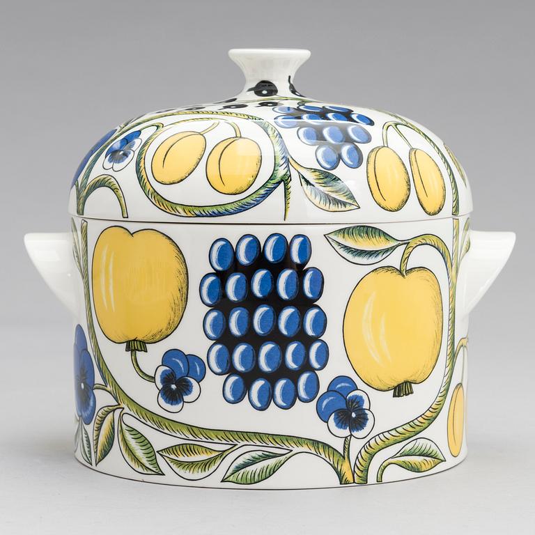 BIRGER KAIPIAINEN, A lidded tureen and a serving dish of the 'Paratiisi' series for Arabia, Finland.