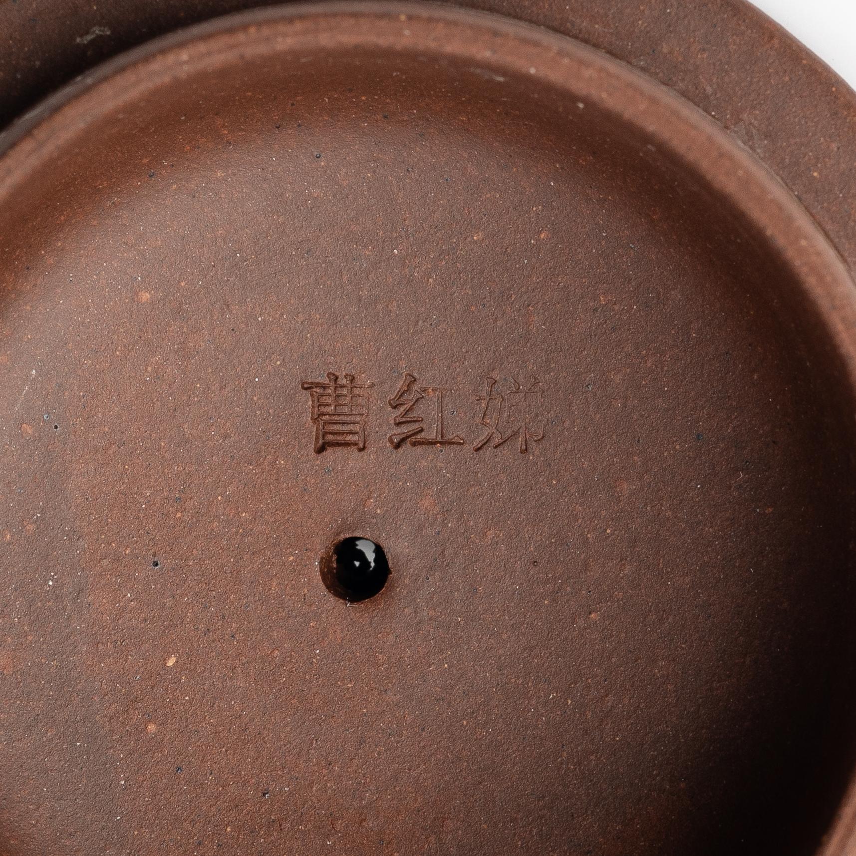 A group of three Chinese yixing teapots, 1970/80s.