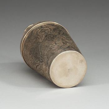 SHAKER, silver. Höjd 23,5 cm. Persien 1900-talets förra hälft.