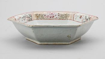 SKÅLFAT, porslin, Kina, 1700-tal.