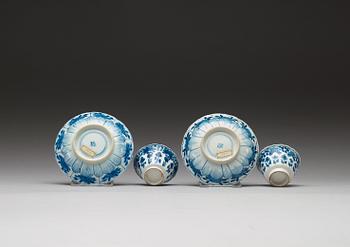 A pair of blue and white cups and saucers, Qing dynasty Kangxi (1662-1722).