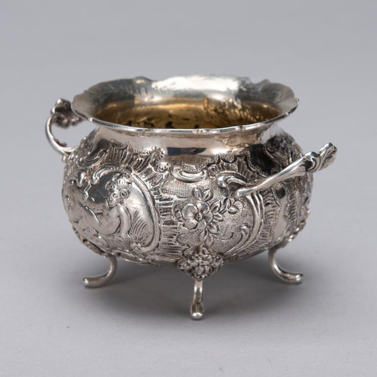 PARTI SILVER, 3 delar, rokokostil, Tyskland, svenska kontrollstämplar, 1900-tal. Sammanlagd vikt 337 g.