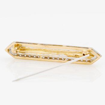 Brooch 18K gold with eight-cut diamonds.