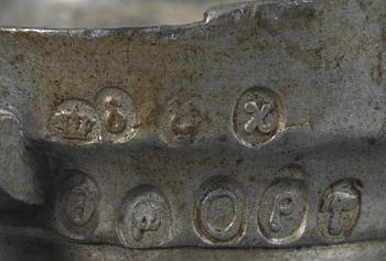 MÅTTKANNOR, 4 st samt TEKANNA, tenn.