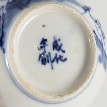A group of five pieces of blue and white Chinese porcelain, Qing dynasty, 19th Century.