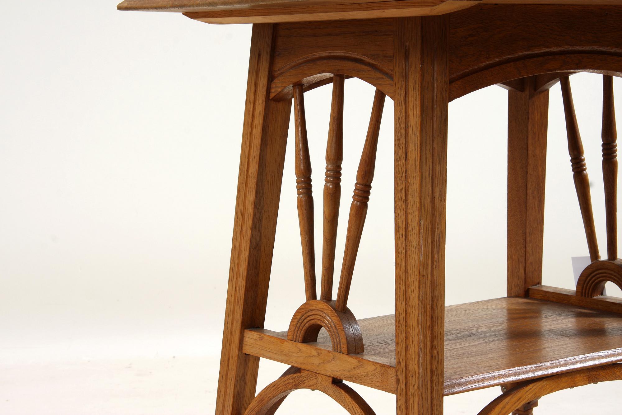 HALLBORD, jugend, 1900-talets första kvartal.