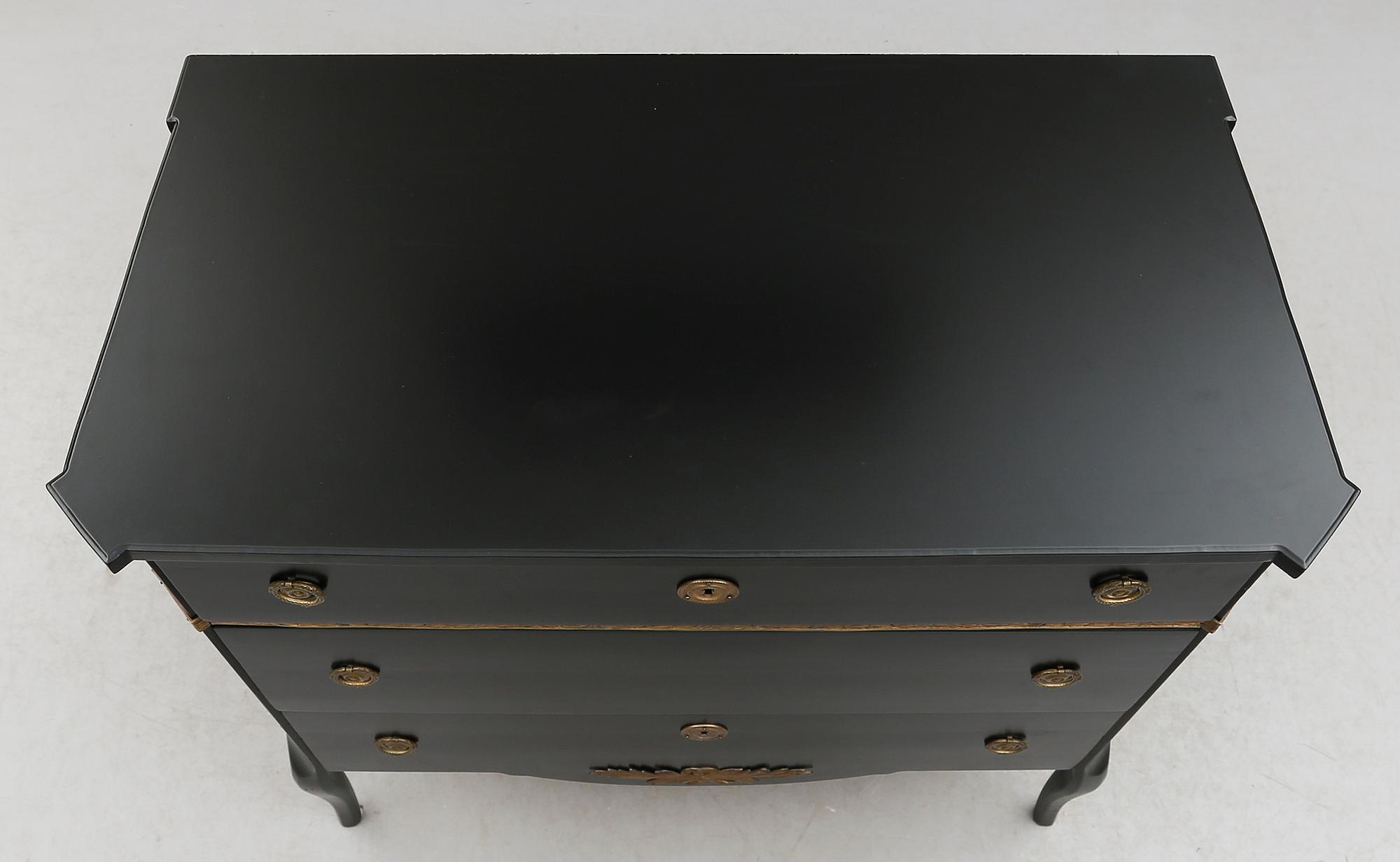 BYRÅ, gustaviansk stil, 1900-talets andra hälft.