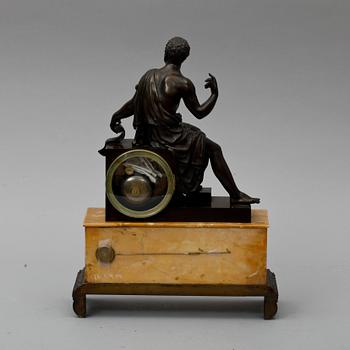 BORDSPENDYL, senempire, 1800-talets första hälft.