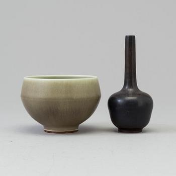 BERNDT FRIBERG, vas och skål, lergods, signerade Gustavsbergs studio, 1900-talets mitt.