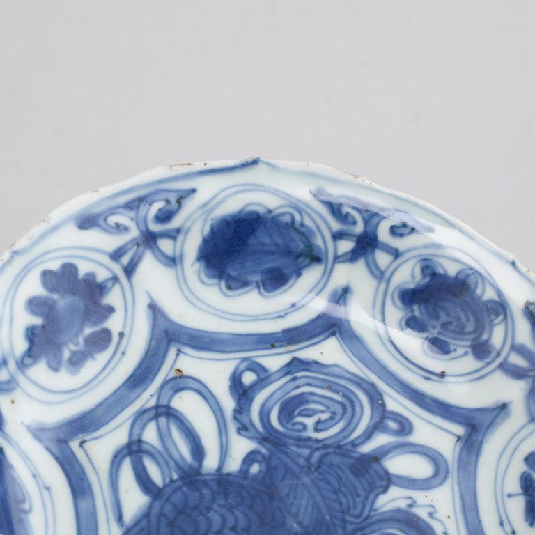 A small dish in blue and white porcelain, Wanli (1573-1620).