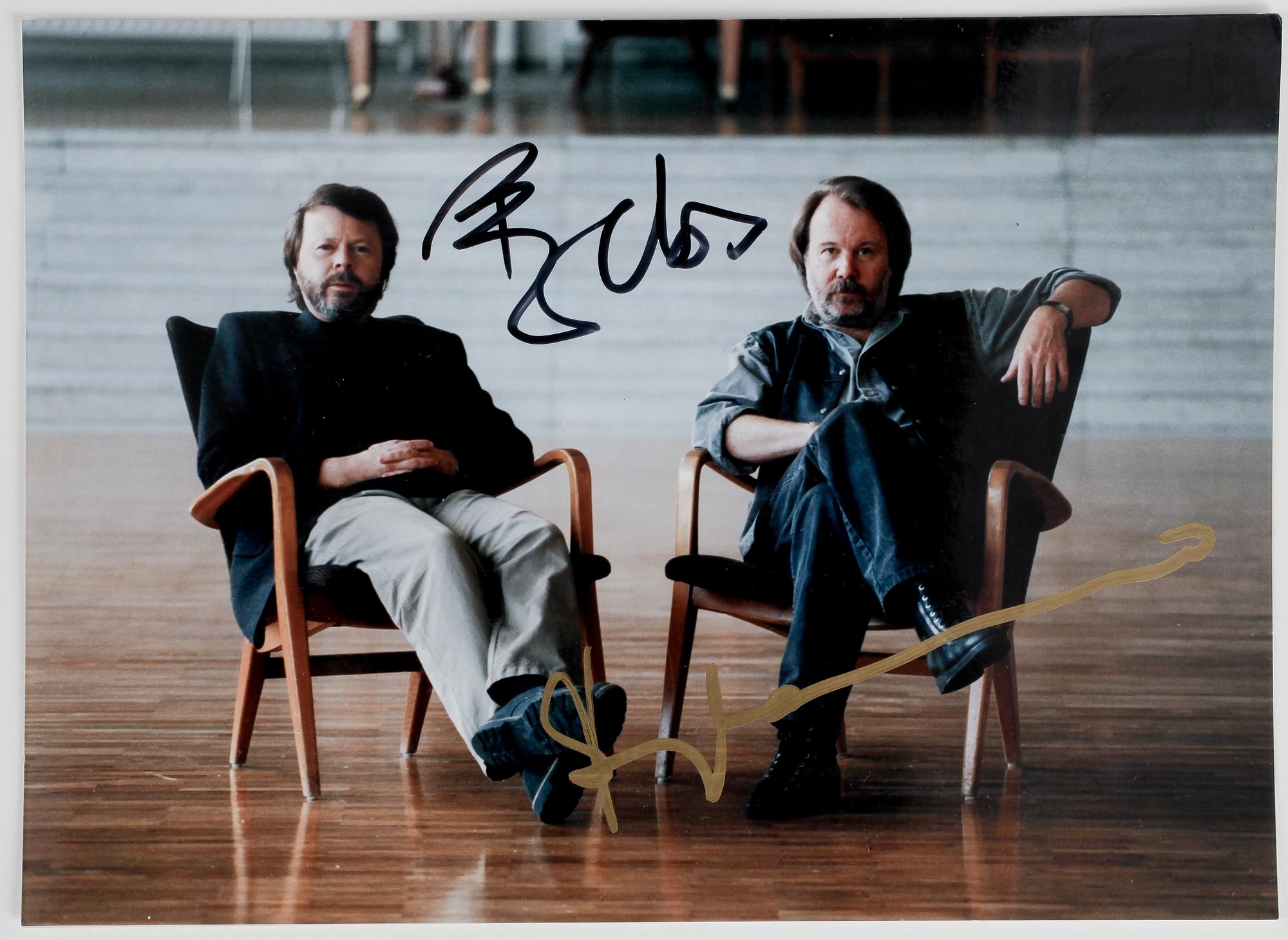 BJÖRN ULVAEUS SAMT BENNY ANDERSSON, autografer på foto.