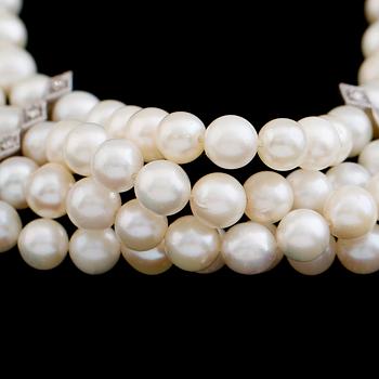 ARMBAND, 18 k vitguld, odlade pärlor, diamanter.