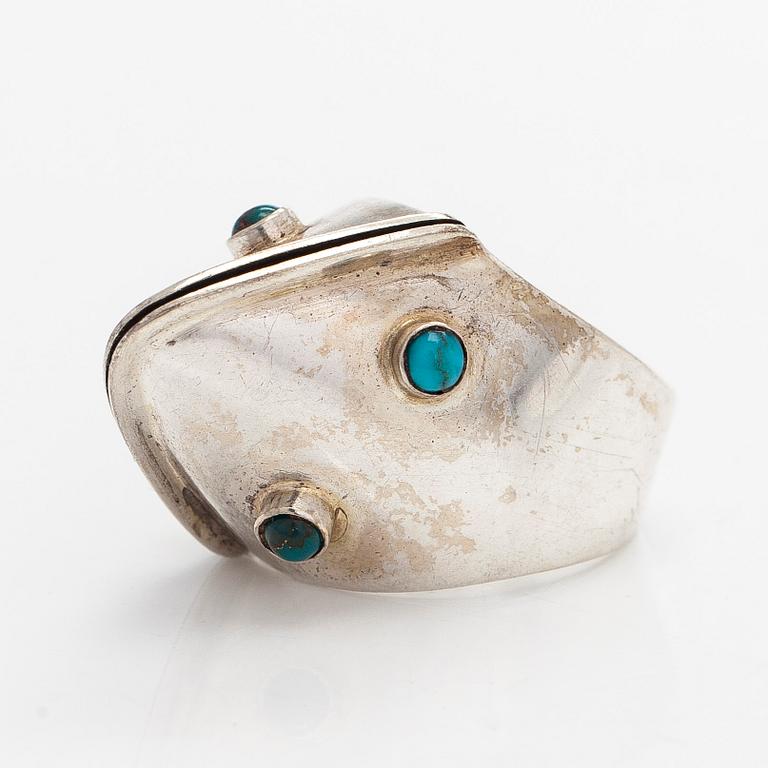 Anna-Greta Eker, sormus hopeaa ja turkooseja , Auran Kultaseppä Turku 1958.