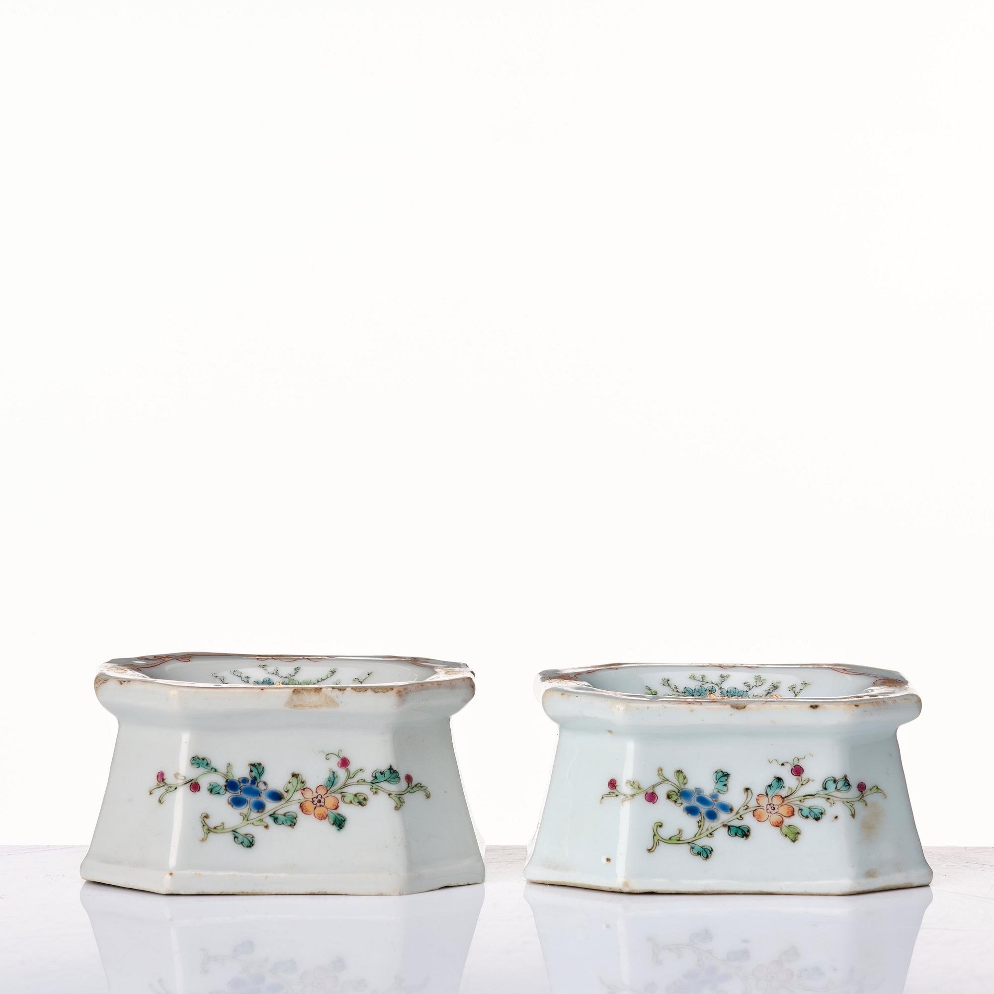 A pair of famille rose armorial salts, Qing dynasty, Qianlong (1736-95).