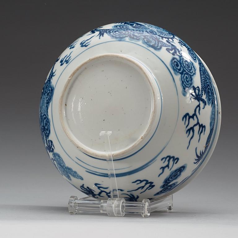 A blue and white censor with dragons chasing the flaming pearl. Qing dynasty, 19th Century.