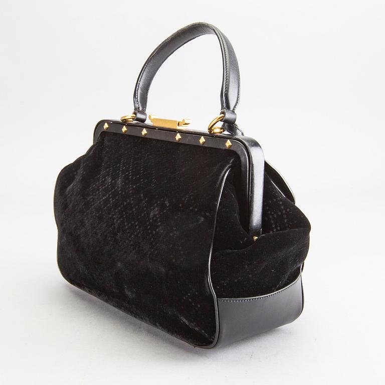 GUCCI, väska, "Black diamante velvet and leather stirrup Top- handle bag".