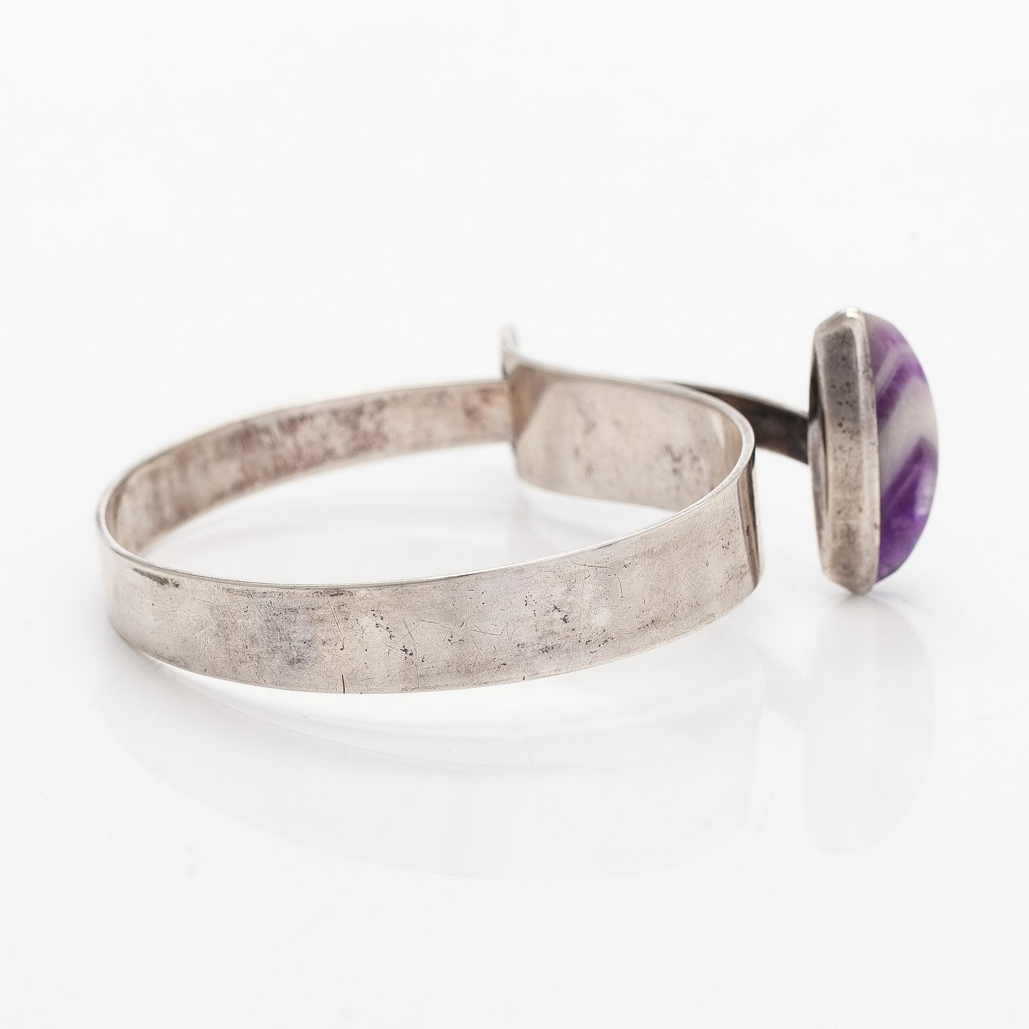 Elis Kauppi, armband, silver och ametist. Kupittaan kulta, Åbo 1961.