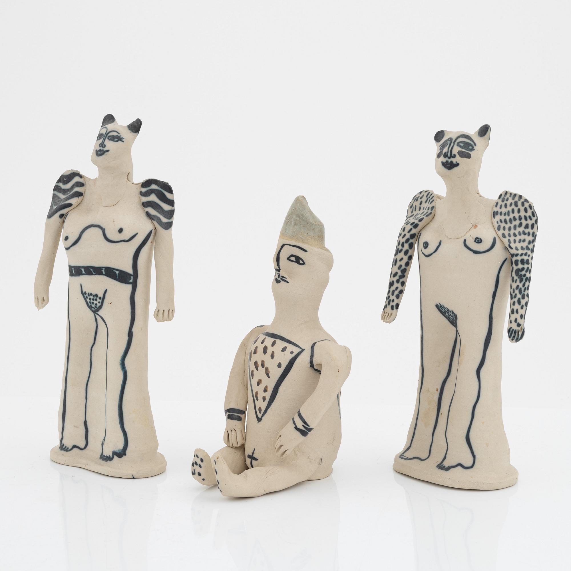 Ulrica Hydman-Vallien, figuriner, 3 st, lergods, signerade.
