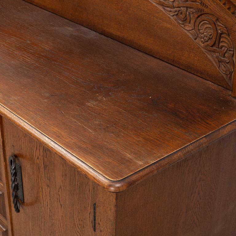 Skänk, jugend/nationalromantik, sent 1800-tal.