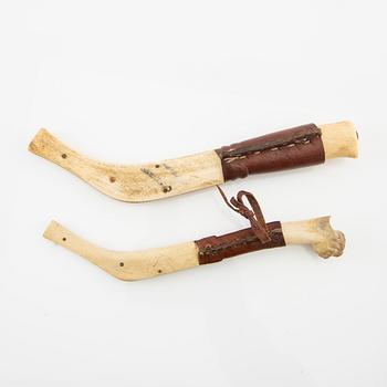 Halvhornsknivar 2 st., en sk. Dubbelkniv, en daterad 1927.