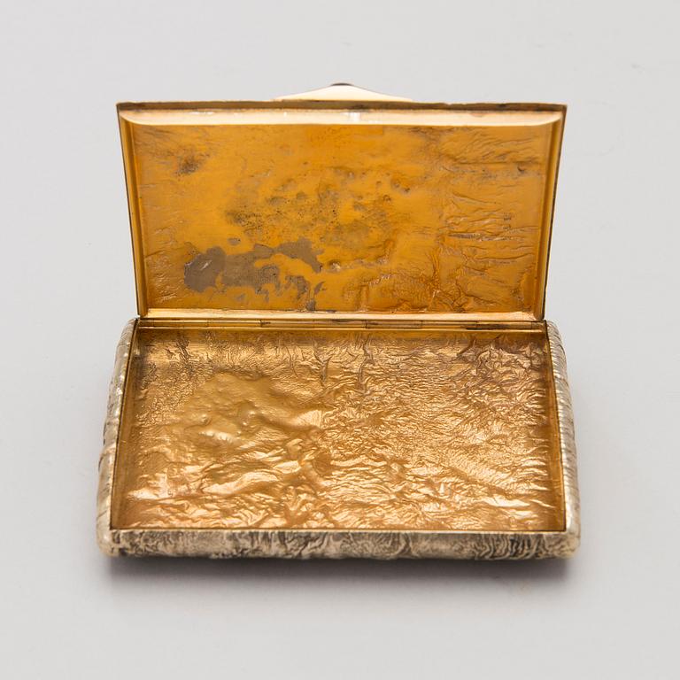 A silver gilt cigarette case by Ivan Katorskij, Saint Petersburg 1896-1908.