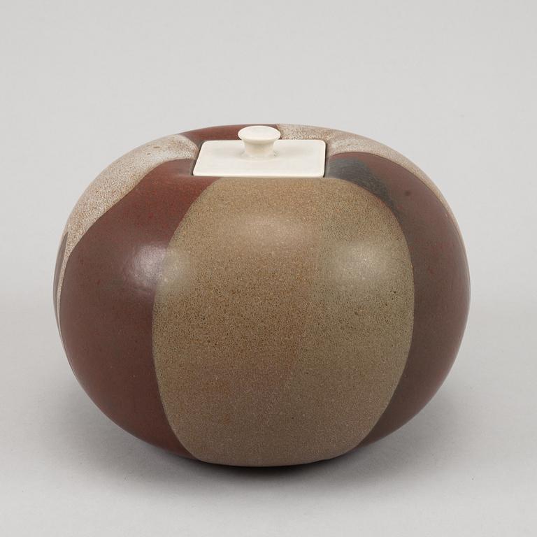 Paul Hoff, a unique stoneware pot with cover, Gustavsberg studio, Sweden 1986.