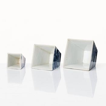 A set of three blue and white cups, late Qingdynasty, circa 1900.
