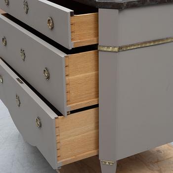 Chest of drawers, Gustavian style, 20th century.